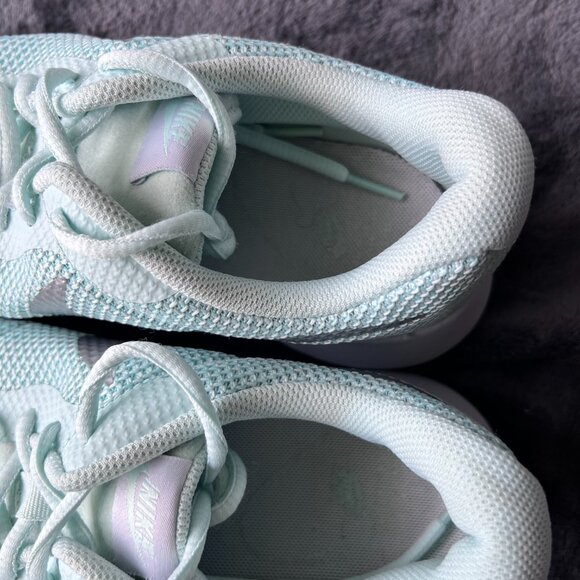 Nike Revolution 7 Easyon Shoe in Barley Green/White/Metallic Silver Size 9.5 - Picture 2 of 8